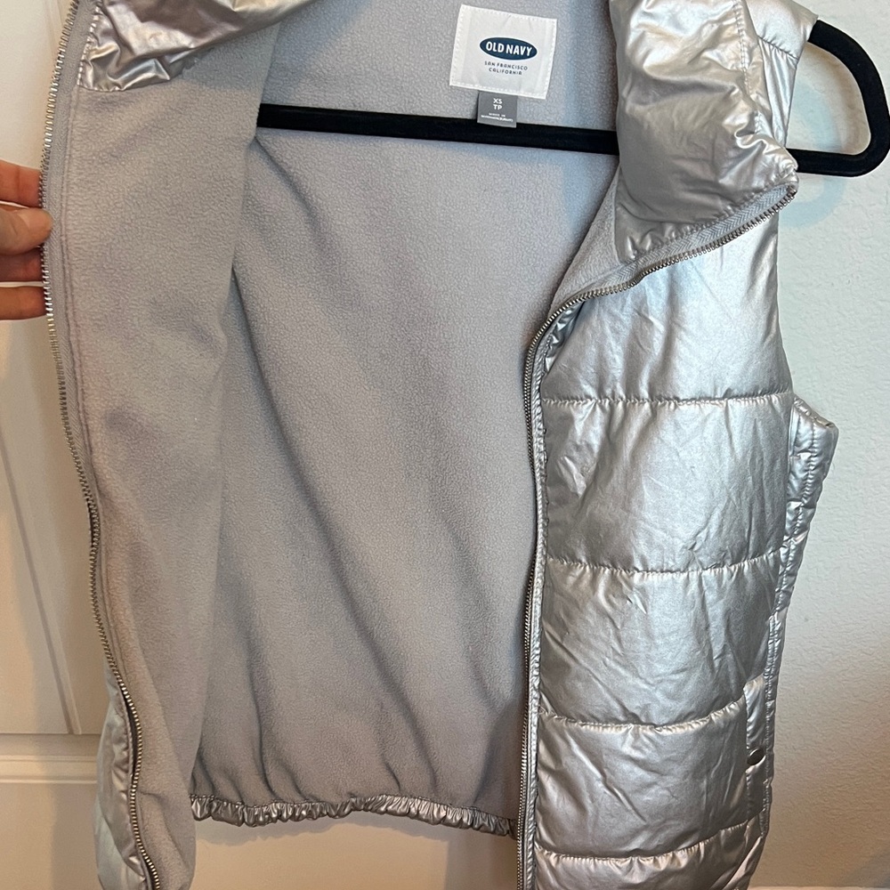 Old Navy Silver Puffer Vest - Womens XS - Picture 7 of 7